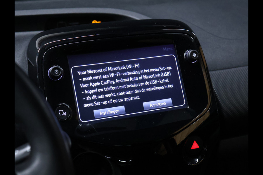 Citroën C1 1.0 VTi Shine [APPLE CARPLAY, ANDROID AUTO, CRUISE CONTROL, ACHTERUITRIJCAMERA, ELEKTRISCHE RAMEN, AUTOMATISCHE AIRCO, LICHTMETALEN VELGEN, NIEUWSTAAT]