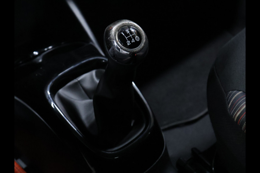 Citroën C1 1.0 VTi Shine [APPLE CARPLAY, ANDROID AUTO, CRUISE CONTROL, ACHTERUITRIJCAMERA, ELEKTRISCHE RAMEN, AUTOMATISCHE AIRCO, LICHTMETALEN VELGEN, NIEUWSTAAT]