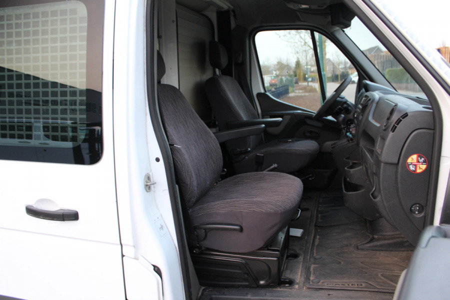 Renault Master T35 2.3 dCi 130PK Euro6 L2H2 ✓ airco ✓ imperiaal ✓ trekhaak 2500KG