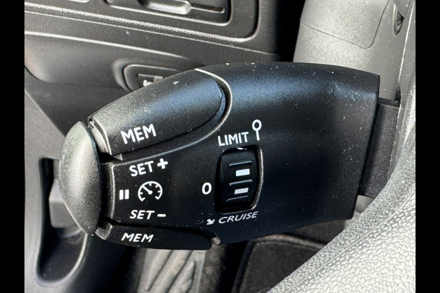 Citroën C3 Aircross 1.2 PureTech Shine Automaat Cruise control Parkeersensoren plus camera Apple / Android Stoelverwarming Pano