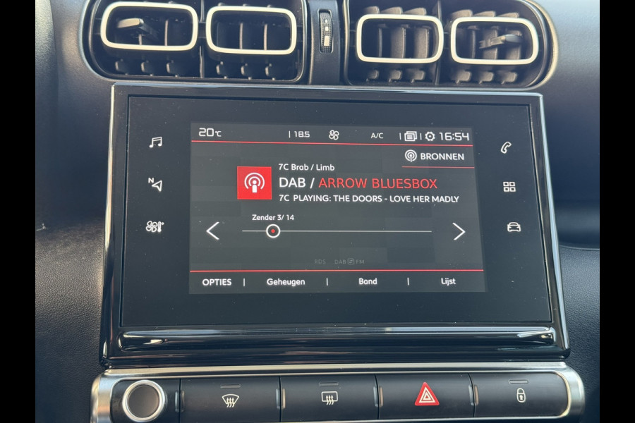 Citroën C3 Aircross 1.2 PureTech Shine Automaat Cruise control Parkeersensoren plus camera Apple / Android Stoelverwarming Pano