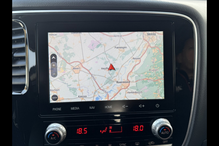 Mitsubishi Outlander 2.0 2WD Limited Automaat 7P Full-LED Achteruirijcamera Navi Cruise Control Apple Android Stoelverwarming