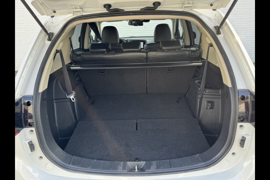 Mitsubishi Outlander 2.0 2WD Limited Automaat 7P Full-LED Achteruirijcamera Navi Cruise Control Apple Android Stoelverwarming