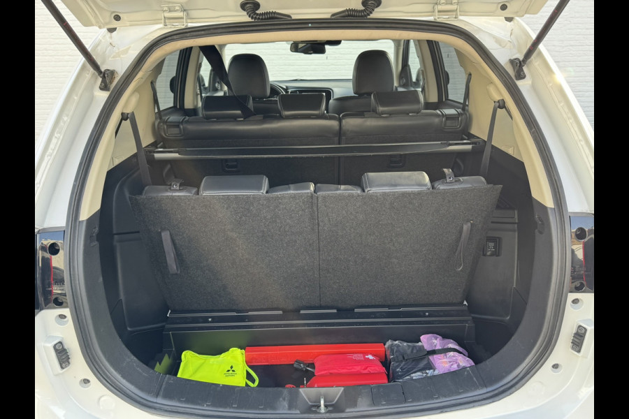 Mitsubishi Outlander 2.0 2WD Limited Automaat 7P Full-LED Achteruirijcamera Navi Cruise Control Apple Android Stoelverwarming