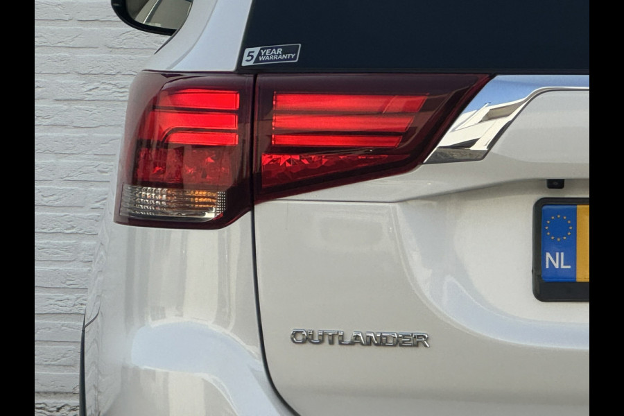 Mitsubishi Outlander 2.0 2WD Limited Automaat 7P Full-LED Achteruirijcamera Navi Cruise Control Apple Android Stoelverwarming