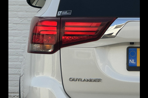 Mitsubishi Outlander 2.0 2WD Limited Automaat 7P Full-LED Achteruirijcamera Navi Cruise Control Apple Android Stoelverwarming