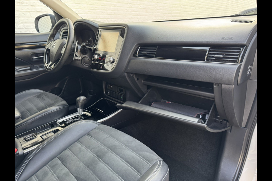 Mitsubishi Outlander 2.0 2WD Limited Automaat 7P Full-LED Achteruirijcamera Navi Cruise Control Apple Android Stoelverwarming