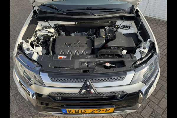 Mitsubishi Outlander 2.0 2WD Limited Automaat 7P Full-LED Achteruirijcamera Navi Cruise Control Apple Android Stoelverwarming