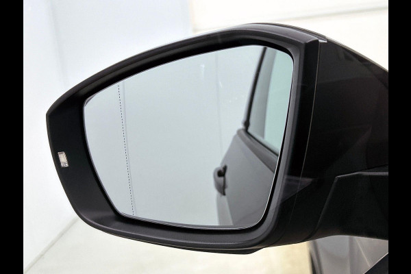 Volkswagen T-Cross 1.0 TSI Life Business CAMERA | AD-CRUISE | NAVI & CARPLAY