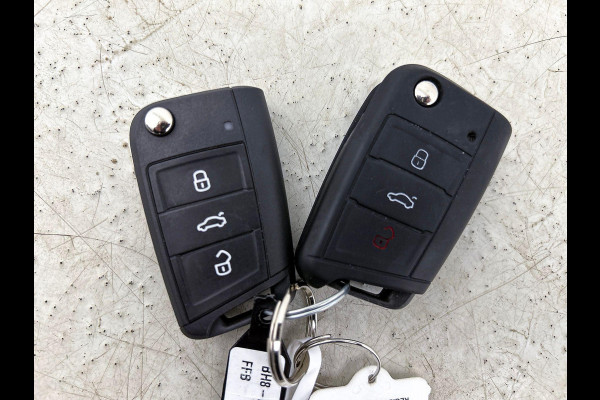 Volkswagen T-Cross 1.0 TSI Life Business CAMERA | AD-CRUISE | NAVI & CARPLAY