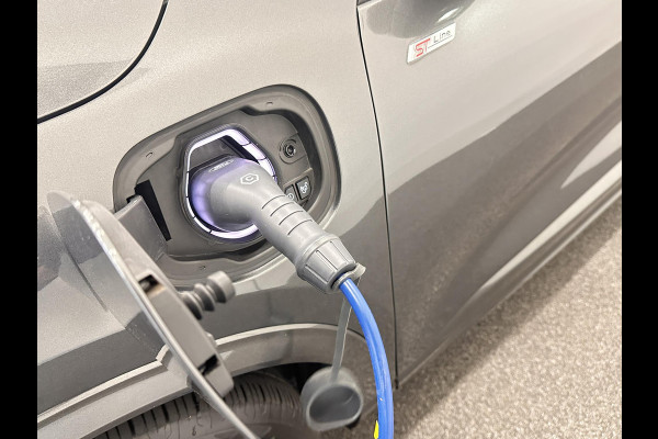 Ford Kuga 2.5 PHEV ST-Line Airco ECC Navi Carplay PDC VA + Camera Full LED 18" Velgen Cruise Control