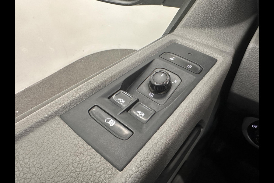 Volkswagen Transporter 2.0 TDI L1H1 Comfortline 150 PK Airco Cruise Control Trekhaak Parkeersensoren