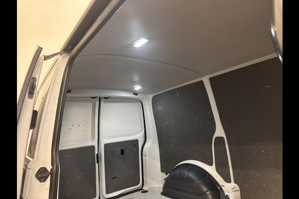 Volkswagen Transporter 2.0 TDI L1H1 Comfortline 150 PK Airco Cruise Control Trekhaak Parkeersensoren