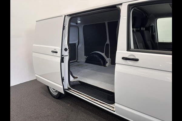Volkswagen Transporter 2.0 TDI L1H1 Comfortline 150 PK Airco Cruise Control Trekhaak Parkeersensoren