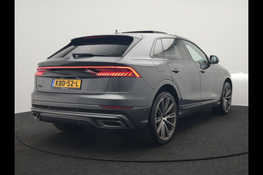 Audi Q8 55 TFSI e Quattro 2x S Line Black Optic PHEV 381pk Dealer O.H. | Trekhaak Af Fabriek | Luchtvering | Panodak | Bang & Olufsen Sound | Camera | Alcantara Sportstoelen Verwarmd | 23"L.M | Virtual | Navigatie | DAB | Plug In Hybrid |