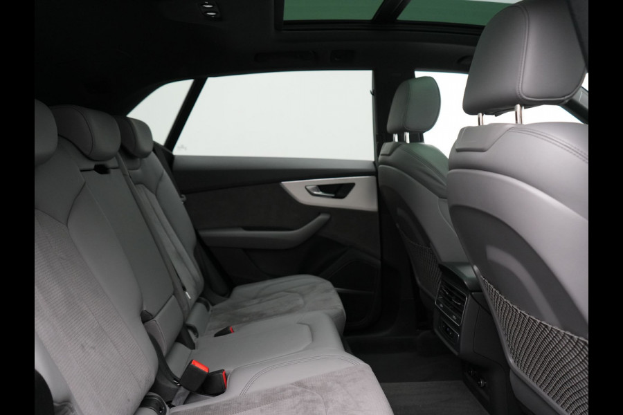 Audi Q8 55 TFSI e Quattro 2x S Line Black Optic PHEV 381pk Dealer O.H. | Trekhaak Af Fabriek | Luchtvering | Panodak | Bang & Olufsen Sound | Camera | Alcantara Sportstoelen Verwarmd | 23"L.M | Virtual | Navigatie | DAB | Plug In Hybrid |