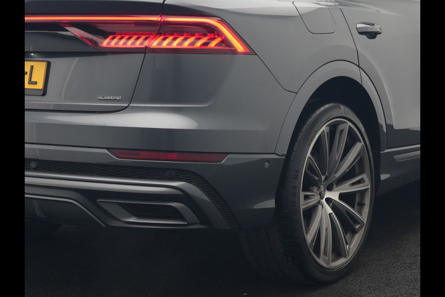 Audi Q8 55 TFSI e Quattro 2x S Line Black Optic PHEV 381pk Dealer O.H. | Trekhaak Af Fabriek | Luchtvering | Panodak | Bang & Olufsen Sound | Camera | Alcantara Sportstoelen Verwarmd | 23"L.M | Virtual | Navigatie | DAB | Plug In Hybrid |