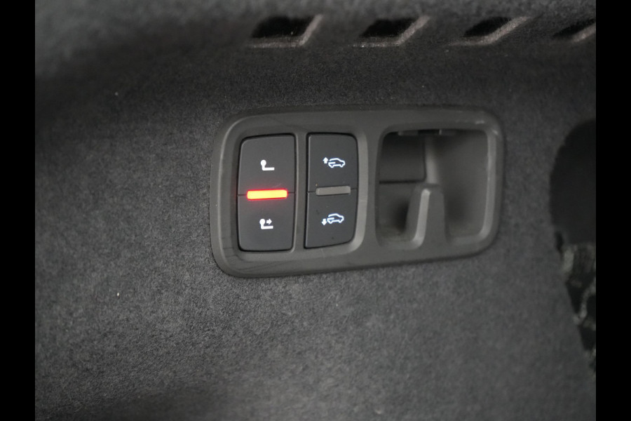 Audi Q8 55 TFSI e Quattro 2x S Line Black Optic PHEV 381pk Dealer O.H. | Trekhaak Af Fabriek | Luchtvering | Panodak | Bang & Olufsen Sound | Camera | Alcantara Sportstoelen Verwarmd | 23"L.M | Virtual | Navigatie | DAB | Plug In Hybrid |