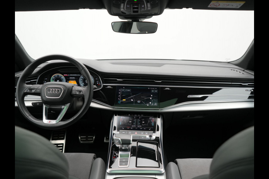 Audi Q8 55 TFSI e Quattro 2x S Line Black Optic PHEV 381pk Dealer O.H. | Trekhaak Af Fabriek | Luchtvering | Panodak | Bang & Olufsen Sound | Camera | Alcantara Sportstoelen Verwarmd | 23"L.M | Virtual | Navigatie | DAB | Plug In Hybrid |