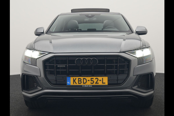 Audi Q8 55 TFSI e Quattro 2x S Line Black Optic PHEV 381pk Dealer O.H. | Trekhaak Af Fabriek | Luchtvering | Panodak | Bang & Olufsen Sound | Camera | Alcantara Sportstoelen Verwarmd | 23"L.M | Virtual | Navigatie | DAB | Plug In Hybrid |