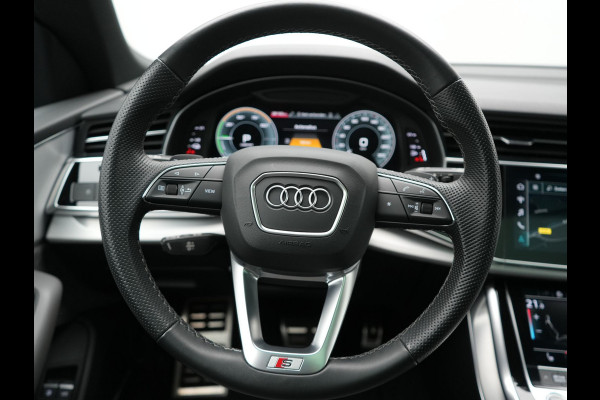 Audi Q8 55 TFSI e Quattro 2x S Line Black Optic PHEV 381pk Dealer O.H. | Trekhaak Af Fabriek | Luchtvering | Panodak | Bang & Olufsen Sound | Camera | Alcantara Sportstoelen Verwarmd | 23"L.M | Virtual | Navigatie | DAB | Plug In Hybrid |