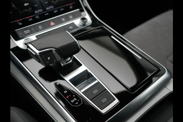 Audi Q8 55 TFSI e Quattro 2x S Line Black Optic PHEV 381pk Dealer O.H. | Trekhaak Af Fabriek | Luchtvering | Panodak | Bang & Olufsen Sound | Camera | Alcantara Sportstoelen Verwarmd | 23"L.M | Virtual | Navigatie | DAB | Plug In Hybrid |