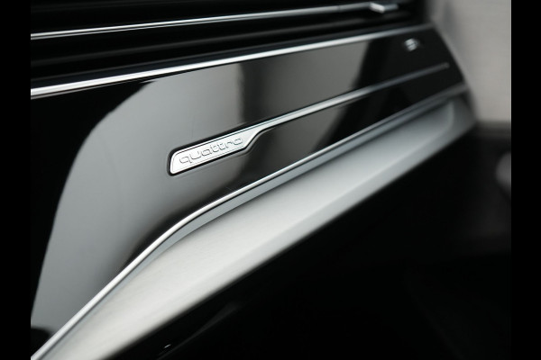 Audi Q8 55 TFSI e Quattro 2x S Line Black Optic PHEV 381pk Dealer O.H. | Trekhaak Af Fabriek | Luchtvering | Panodak | Bang & Olufsen Sound | Camera | Alcantara Sportstoelen Verwarmd | 23"L.M | Virtual | Navigatie | DAB | Plug In Hybrid |