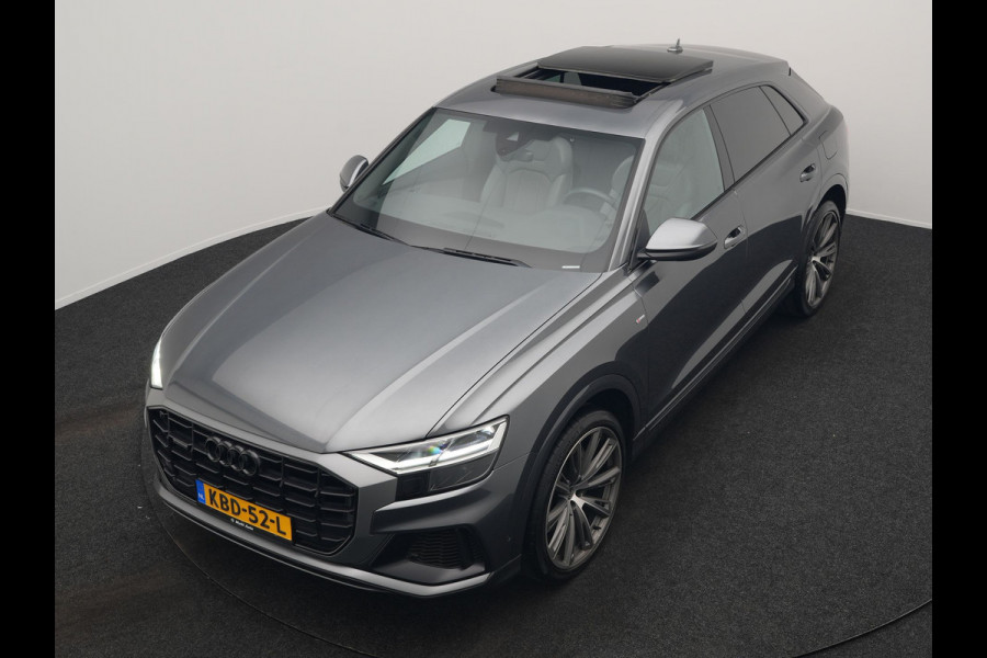 Audi Q8 55 TFSI e Quattro 2x S Line Black Optic PHEV 381pk Dealer O.H. | Trekhaak Af Fabriek | Luchtvering | Panodak | Bang & Olufsen Sound | Camera | Alcantara Sportstoelen Verwarmd | 23"L.M | Virtual | Navigatie | DAB | Plug In Hybrid |