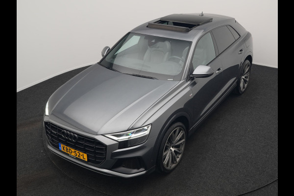 Audi Q8 55 TFSI e Quattro 2x S Line Black Optic PHEV 381pk Dealer O.H. | Trekhaak Af Fabriek | Luchtvering | Panodak | Bang & Olufsen Sound | Camera | Alcantara Sportstoelen Verwarmd | 23"L.M | Virtual | Navigatie | DAB | Plug In Hybrid |