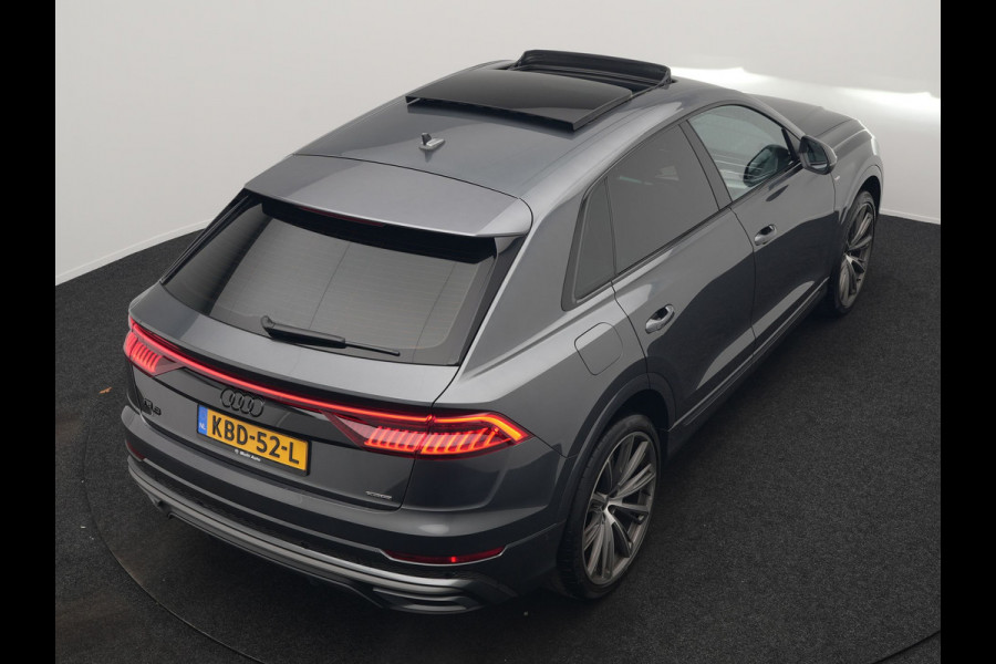 Audi Q8 55 TFSI e Quattro 2x S Line Black Optic PHEV 381pk Dealer O.H. | Trekhaak Af Fabriek | Luchtvering | Panodak | Bang & Olufsen Sound | Camera | Alcantara Sportstoelen Verwarmd | 23"L.M | Virtual | Navigatie | DAB | Plug In Hybrid |