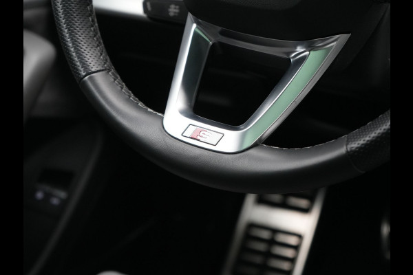 Audi Q8 55 TFSI e Quattro 2x S Line Black Optic PHEV 381pk Dealer O.H. | Trekhaak Af Fabriek | Luchtvering | Panodak | Bang & Olufsen Sound | Camera | Alcantara Sportstoelen Verwarmd | 23"L.M | Virtual | Navigatie | DAB | Plug In Hybrid |