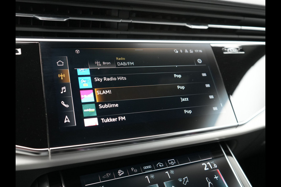 Audi Q8 55 TFSI e Quattro 2x S Line Black Optic PHEV 381pk Dealer O.H. | Trekhaak Af Fabriek | Luchtvering | Panodak | Bang & Olufsen Sound | Camera | Alcantara Sportstoelen Verwarmd | 23"L.M | Virtual | Navigatie | DAB | Plug In Hybrid |