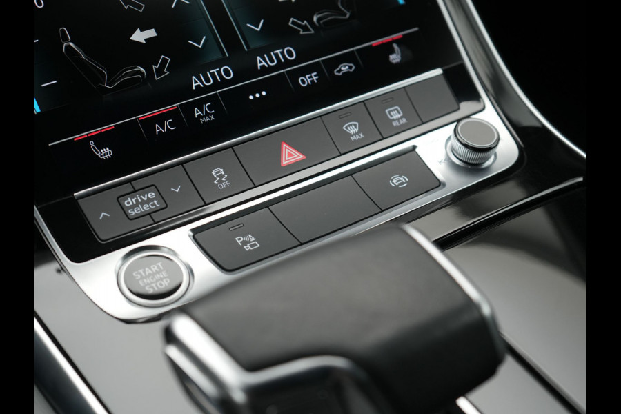 Audi Q8 55 TFSI e Quattro 2x S Line Black Optic PHEV 381pk Dealer O.H. | Trekhaak Af Fabriek | Luchtvering | Panodak | Bang & Olufsen Sound | Camera | Alcantara Sportstoelen Verwarmd | 23"L.M | Virtual | Navigatie | DAB | Plug In Hybrid |