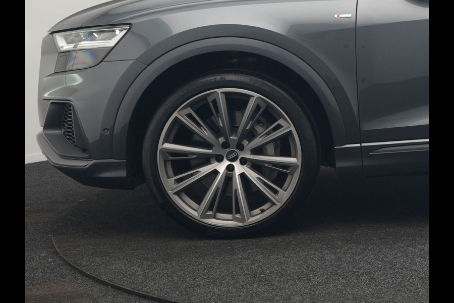 Audi Q8 55 TFSI e Quattro 2x S Line Black Optic PHEV 381pk Dealer O.H. | Trekhaak Af Fabriek | Luchtvering | Panodak | Bang & Olufsen Sound | Camera | Alcantara Sportstoelen Verwarmd | 23"L.M | Virtual | Navigatie | DAB | Plug In Hybrid |