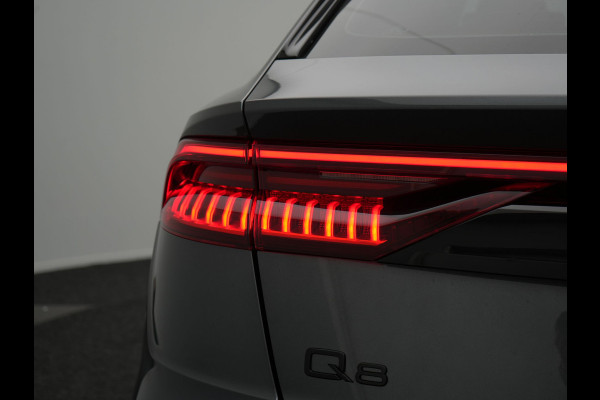 Audi Q8 55 TFSI e Quattro 2x S Line Black Optic PHEV 381pk Dealer O.H. | Trekhaak Af Fabriek | Luchtvering | Panodak | Bang & Olufsen Sound | Camera | Alcantara Sportstoelen Verwarmd | 23"L.M | Virtual | Navigatie | DAB | Plug In Hybrid |