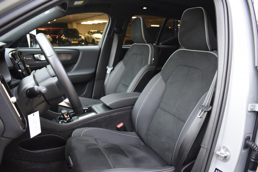 Volvo EX40 Single Motor Extended Range Ultra 82 kWh Extra getint glas / 360 Camera / 20'' velgen / Panoramadak / Zwart dak / Harman Kardon / Microtech/Nubuck