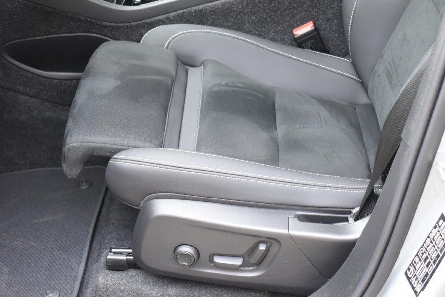 Volvo EX40 Single Motor Extended Range Ultra 82 kWh Extra getint glas / 360 Camera / 20'' velgen / Panoramadak / Zwart dak / Harman Kardon / Microtech/Nubuck