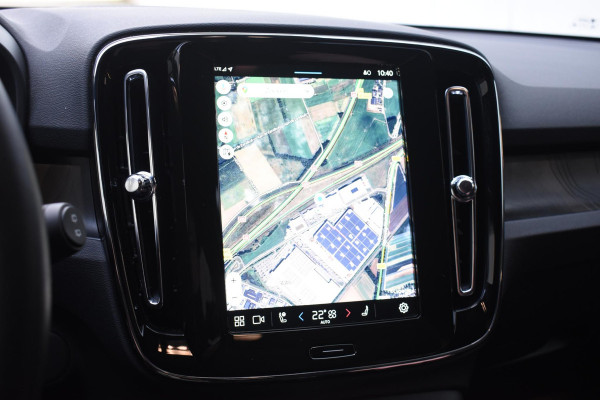 Volvo EX40 Single Motor Extended Range Ultra 82 kWh Extra getint glas / 360 Camera / 20'' velgen / Panoramadak / Zwart dak / Harman Kardon / Microtech/Nubuck