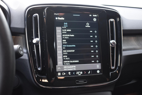 Volvo EX40 Single Motor Extended Range Ultra 82 kWh Extra getint glas / 360 Camera / 20'' velgen / Panoramadak / Zwart dak / Harman Kardon / Microtech/Nubuck