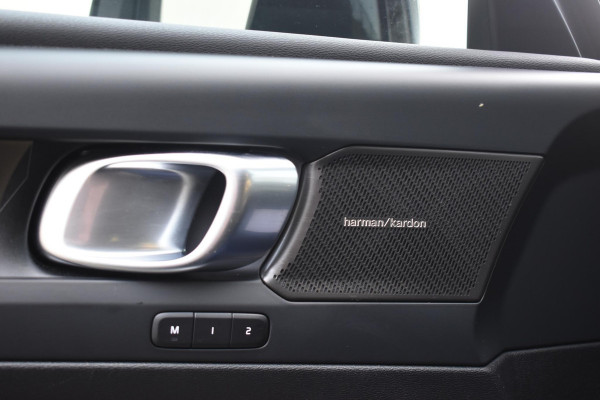 Volvo EX40 Single Motor Extended Range Ultra 82 kWh Extra getint glas / 360 Camera / 20'' velgen / Panoramadak / Zwart dak / Harman Kardon / Microtech/Nubuck