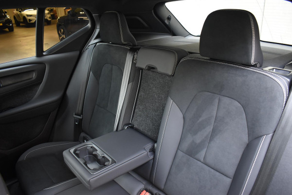 Volvo EX40 Single Motor Extended Range Ultra 82 kWh Extra getint glas / 360 Camera / 20'' velgen / Panoramadak / Zwart dak / Harman Kardon / Microtech/Nubuck