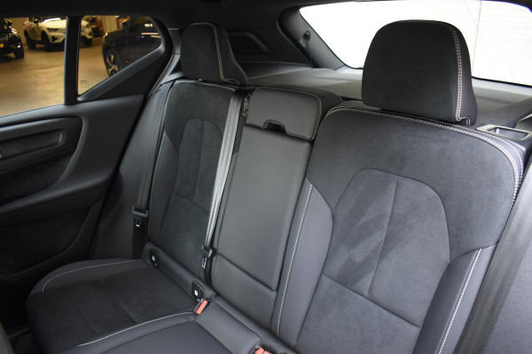 Volvo EX40 Single Motor Extended Range Ultra 82 kWh Extra getint glas / 360 Camera / 20'' velgen / Panoramadak / Zwart dak / Harman Kardon / Microtech/Nubuck