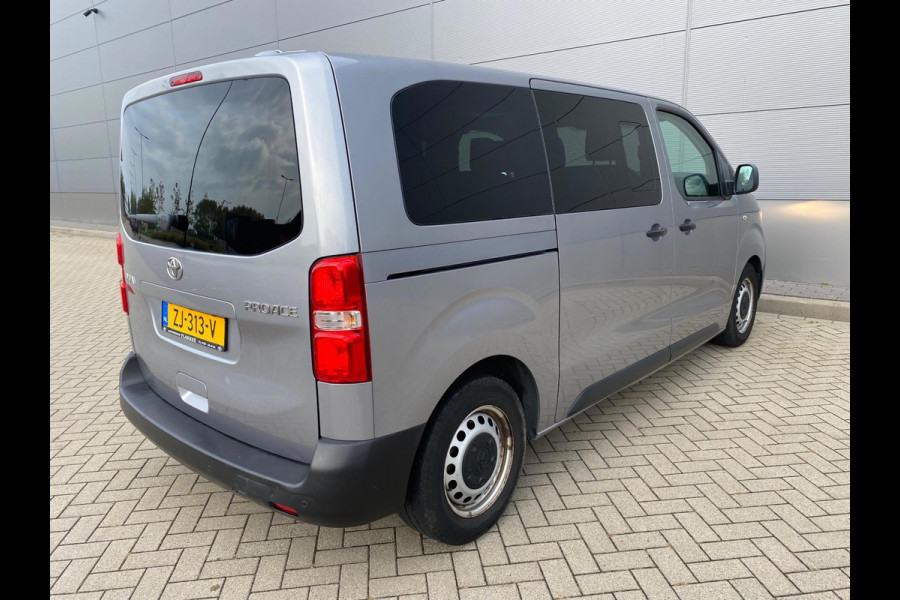 Toyota Proace Shuttle 1.5 D-4D Navigator Medium