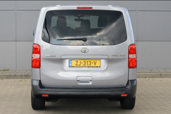 Toyota Proace Shuttle 1.5 D-4D Navigator Medium