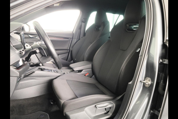 Škoda Octavia Combi 1.4 TSI iV PHEV Sportline Business 204 pk Automaat (DSG) | Verlengde garantie | Navigatie | Parkeersensoren | Adaptieve cruise control | Stoelverwarming |