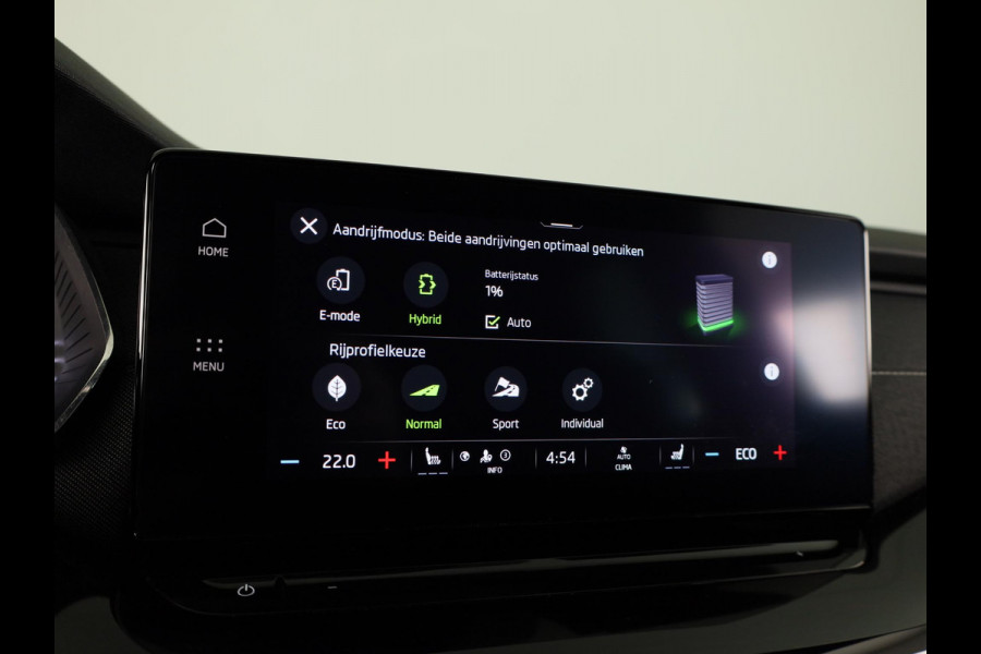 Škoda Octavia Combi 1.4 TSI iV PHEV Sportline Business 204 pk Automaat (DSG) | Verlengde garantie | Navigatie | Parkeersensoren | Adaptieve cruise control | Stoelverwarming |