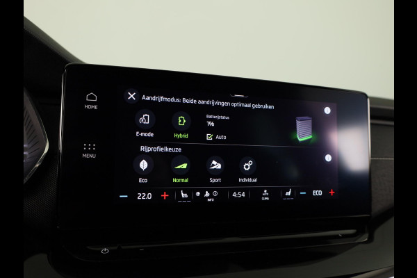 Škoda Octavia Combi 1.4 TSI iV PHEV Sportline Business 204 pk Automaat (DSG) | Verlengde garantie | Navigatie | Parkeersensoren | Adaptieve cruise control | Stoelverwarming |