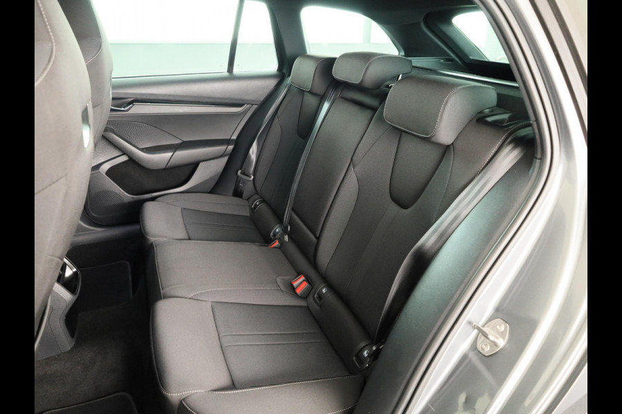 Škoda Octavia Combi 1.4 TSI iV PHEV Sportline Business 204 pk Automaat (DSG) | Verlengde garantie | Navigatie | Parkeersensoren | Adaptieve cruise control | Stoelverwarming |