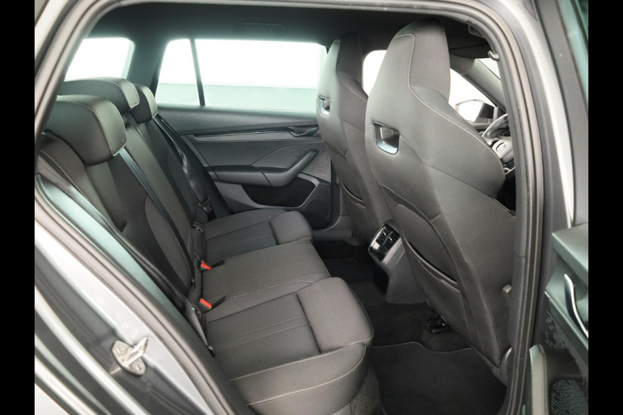 Škoda Octavia Combi 1.4 TSI iV PHEV Sportline Business 204 pk Automaat (DSG) | Verlengde garantie | Navigatie | Parkeersensoren | Adaptieve cruise control | Stoelverwarming |
