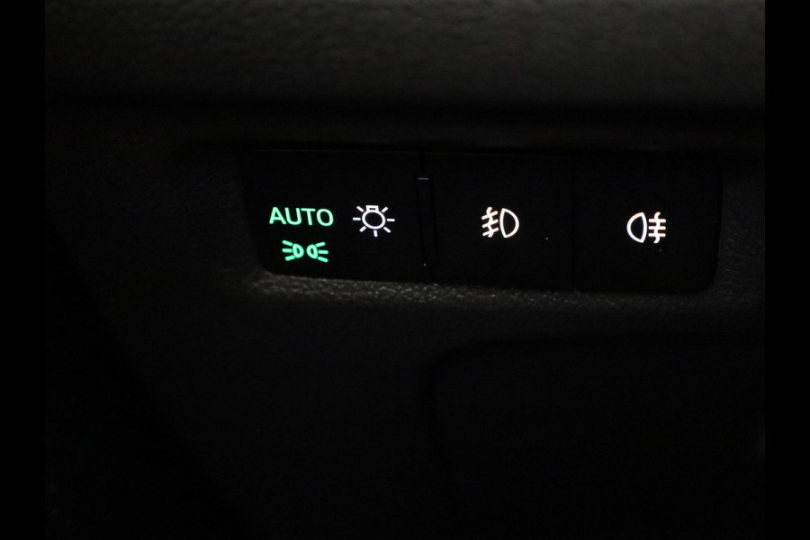 Škoda Octavia Combi 1.4 TSI iV PHEV Sportline Business 204 pk Automaat (DSG) | Verlengde garantie | Navigatie | Parkeersensoren | Adaptieve cruise control | Stoelverwarming |